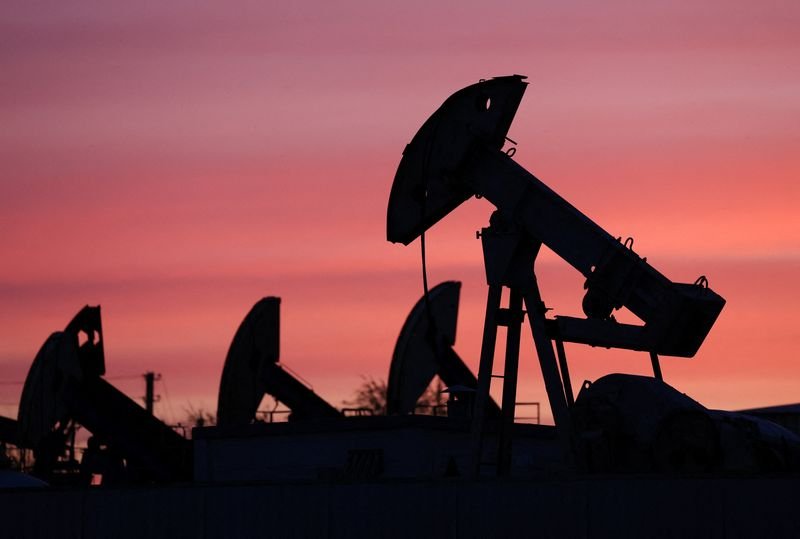 Oil gains after selloff, awaits progress on Strait of Hormuz flows