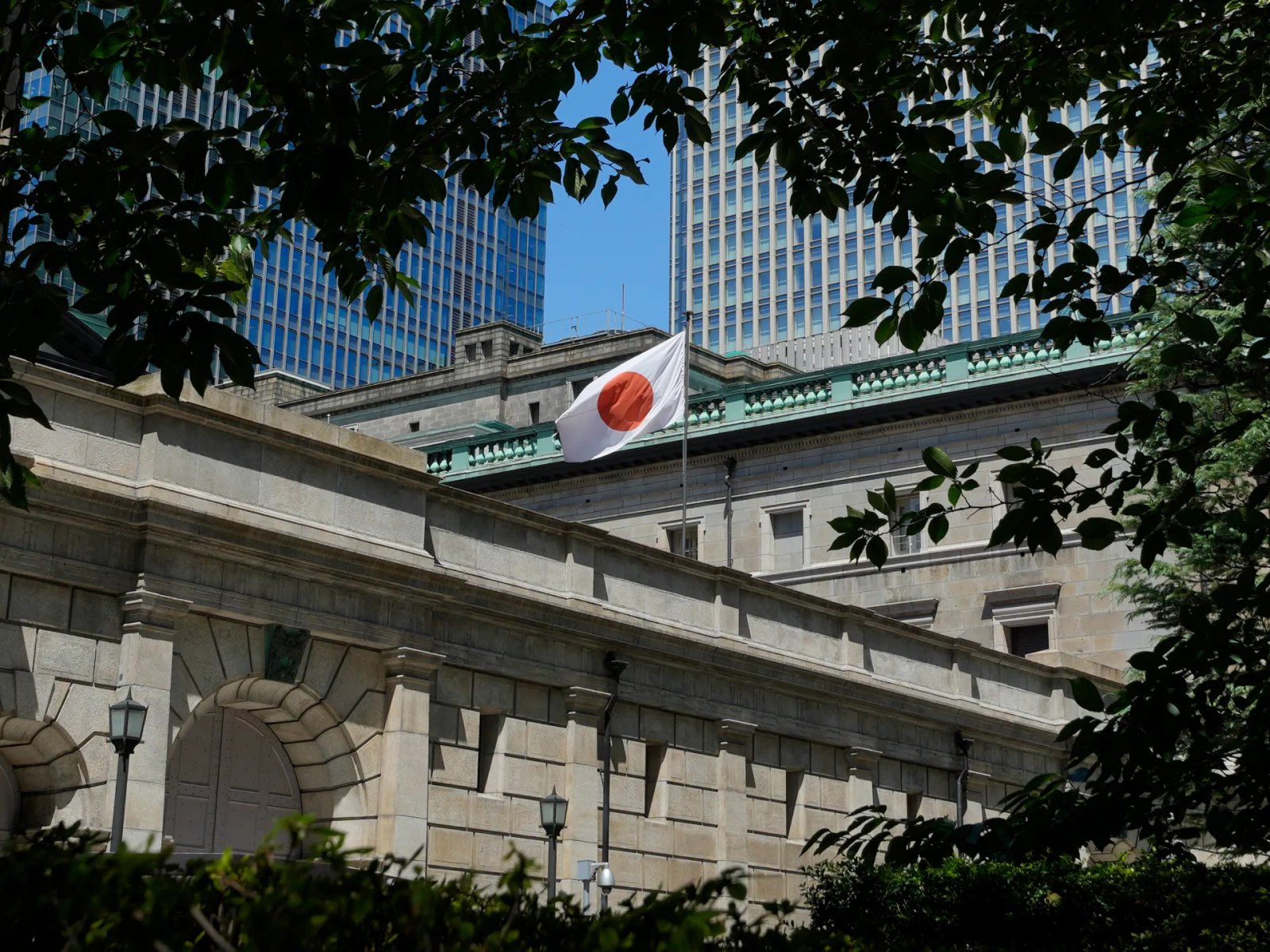 Japan’s central bank raises interest rates to highest level since 1995 | Business and Economy