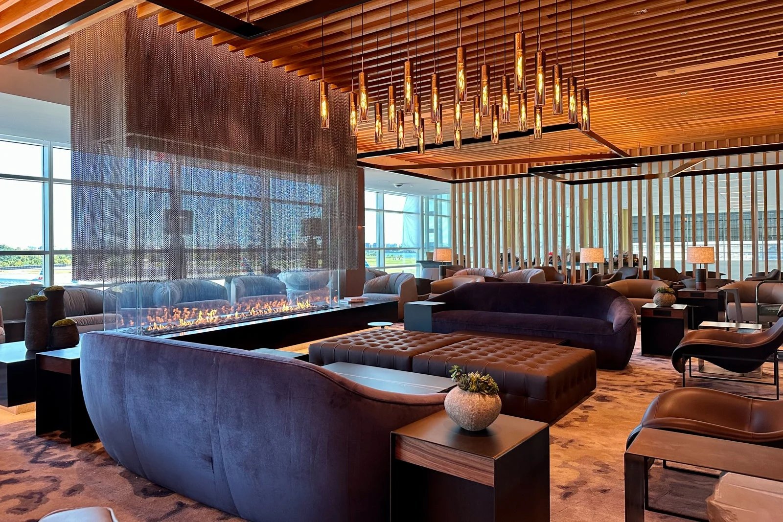 What airline’s lounge access policies give you the best bang for your buck?
