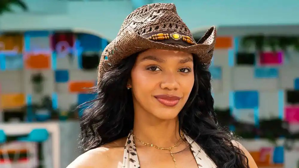 ‘Love Island’s’ Melanie Moreno Stirs Debate About Weight as Former Plus-size Model