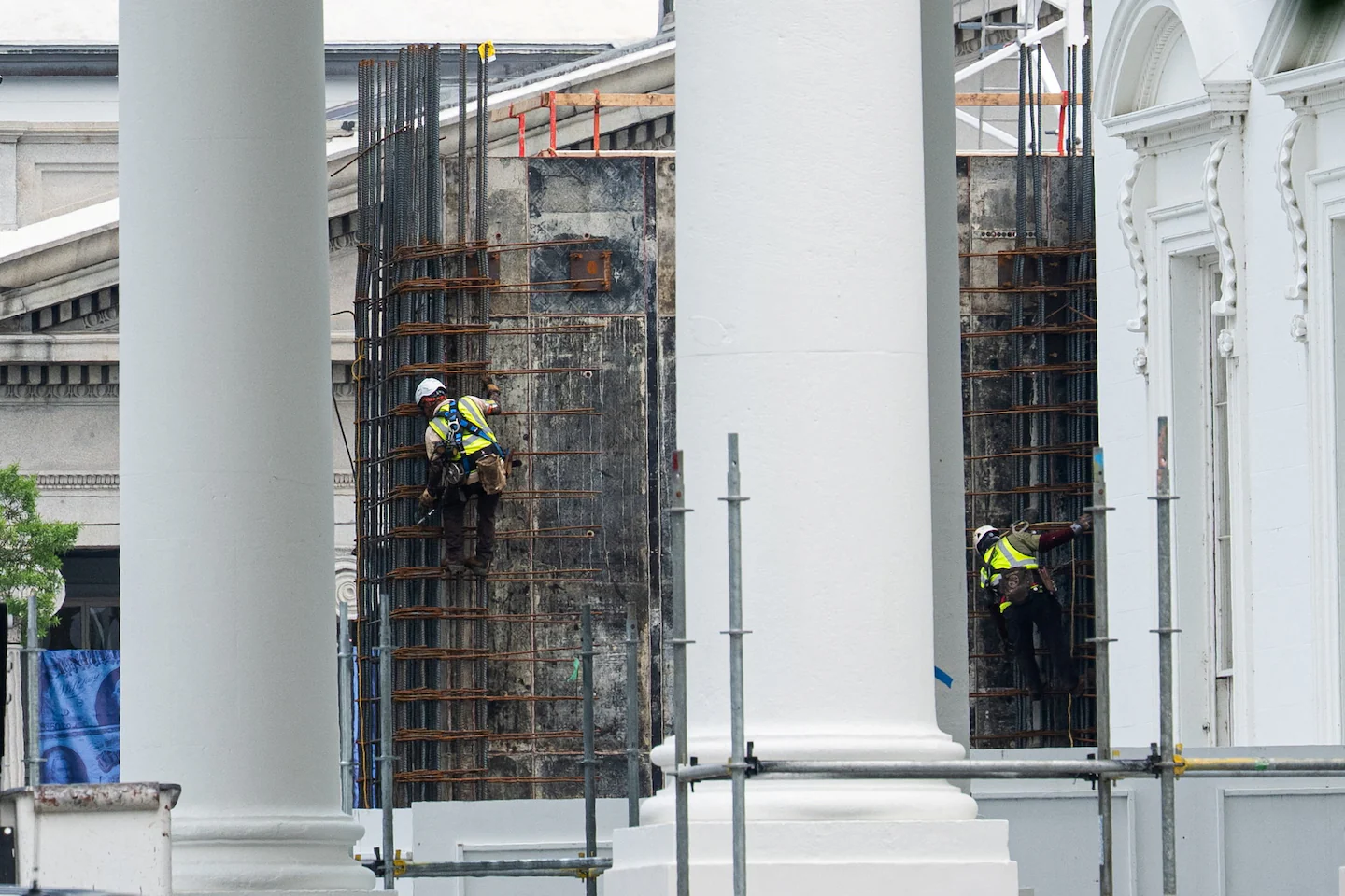 Trump ballroom built under a secret $500M no-bid contract