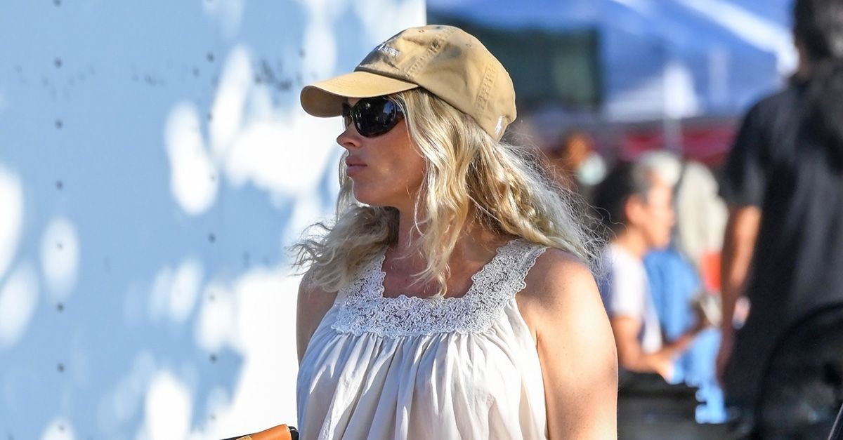 The Dress Trend and Flat-Shoe Color to Wear for Summer 2026