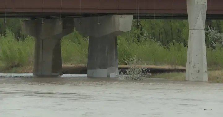 Lethbridge officials urge water conservation amid high river flows – Lethbridge