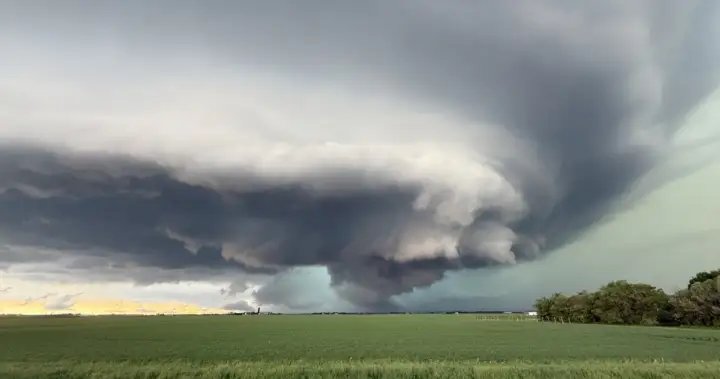 Manitoba Hydro warns of widespread power outages after hail, heavy rain hit province in another massive storm – Winnipeg