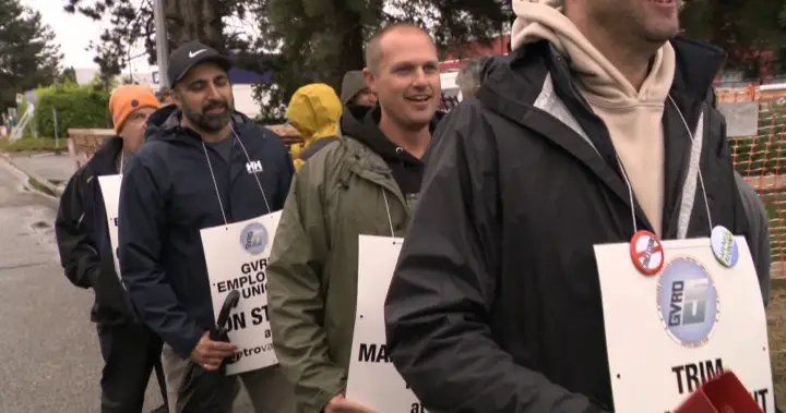 Metro Vancouver’s outside workers to start full-scale strike Monday – BC