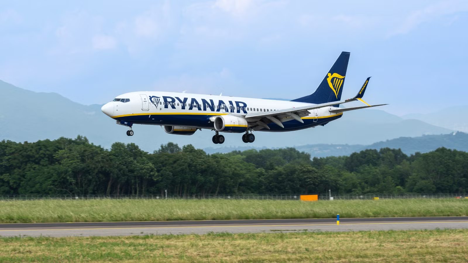 “Regulatory Nonsense”: Ryanair Blasts Europe’s Push For Free Cabin Bags On Every Flight