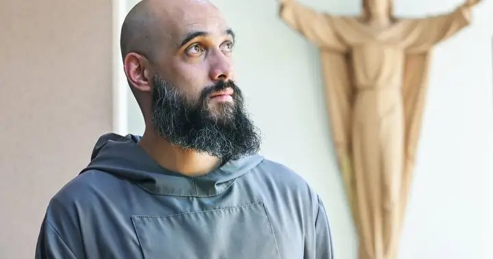 Chaste and obedient: Quebecer goes to priesthood as hopes of religious revival stir – Montreal