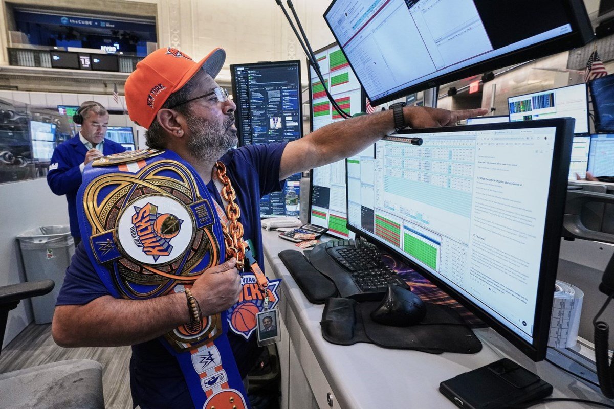 S&P/TSX composite rises more than 300 points, oil falls after news of U.S.-Iran deal
