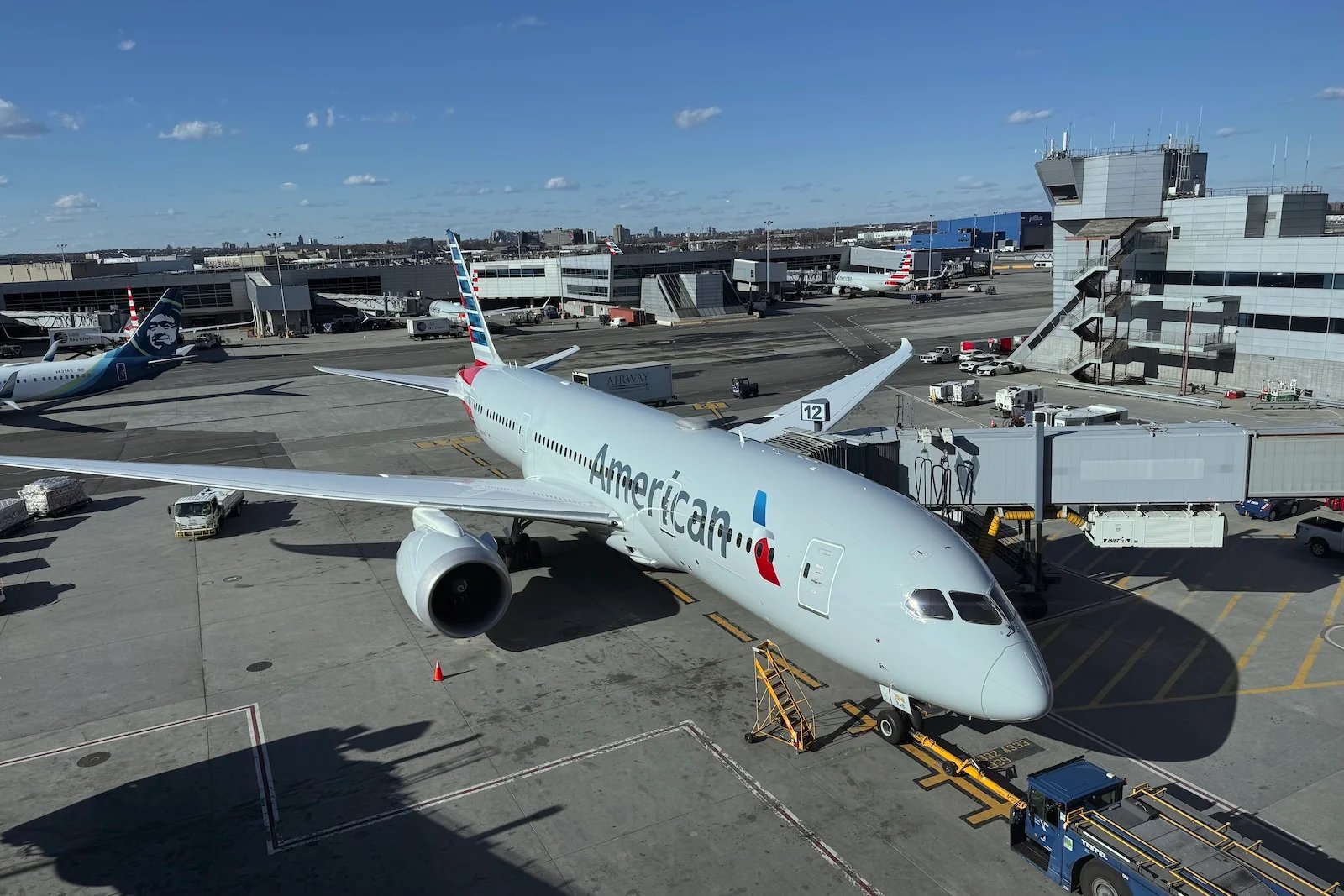 American Airlines plans grab-and-go lounge at New York JFK