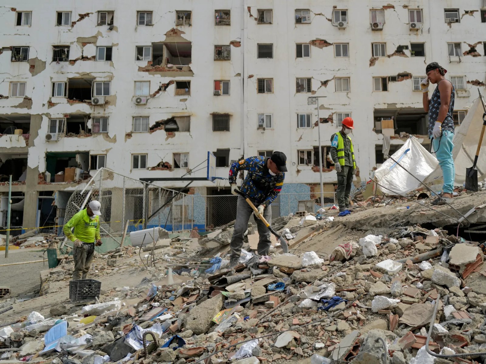 Aftershock hits Caracas during critical hours for Venezuela rescue efforts | Earthquakes News