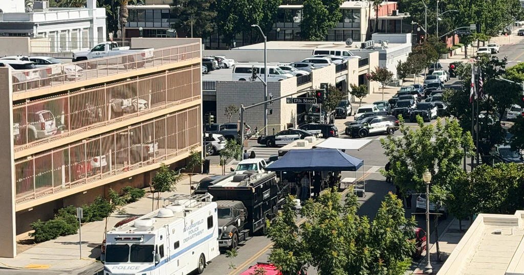 Suspect barricaded with hostages in Southern California bank, officials say