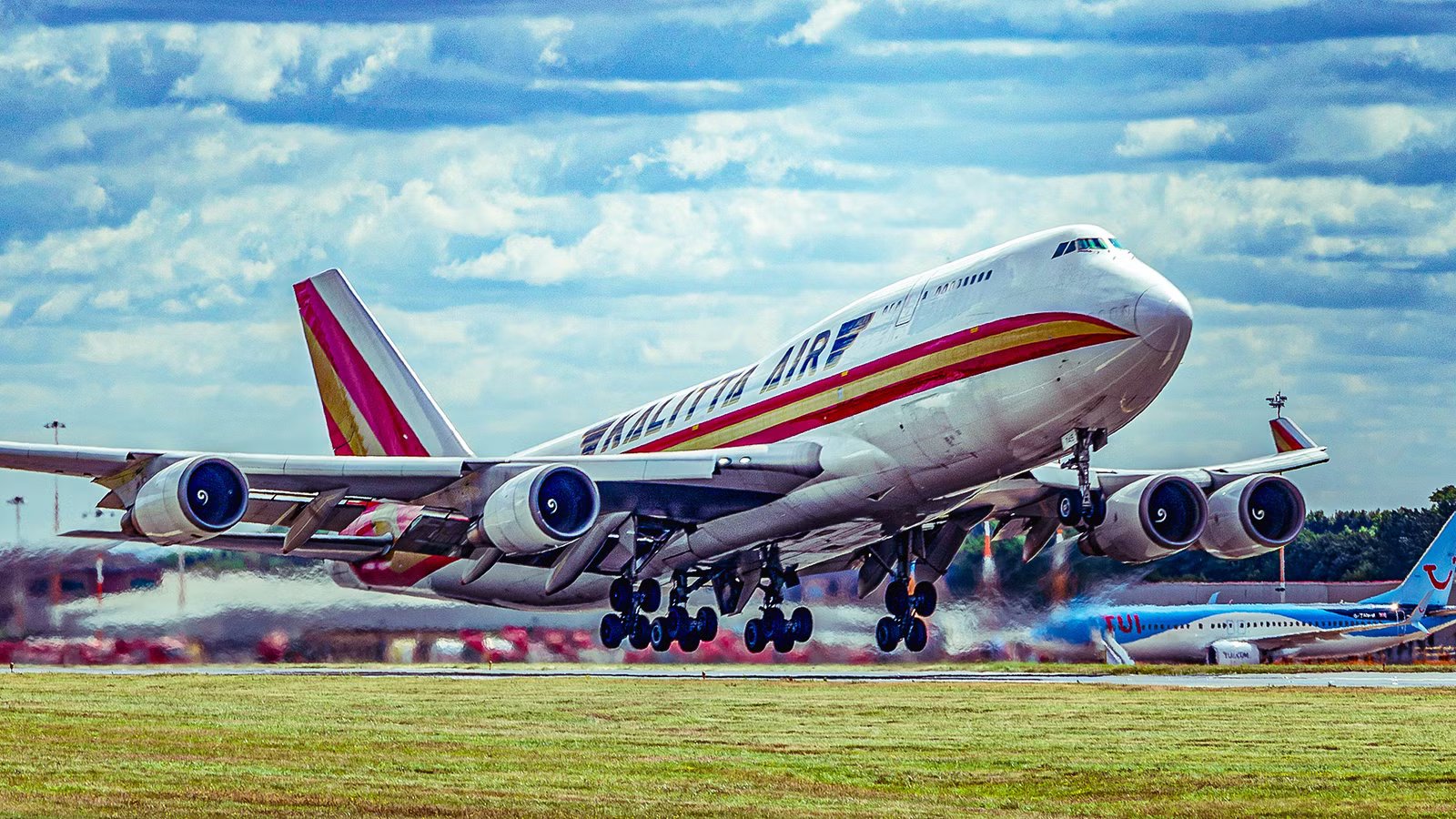The Surprising Reason Behind Cargo Airlines Hoarding Aging Boeing 747 Freighters