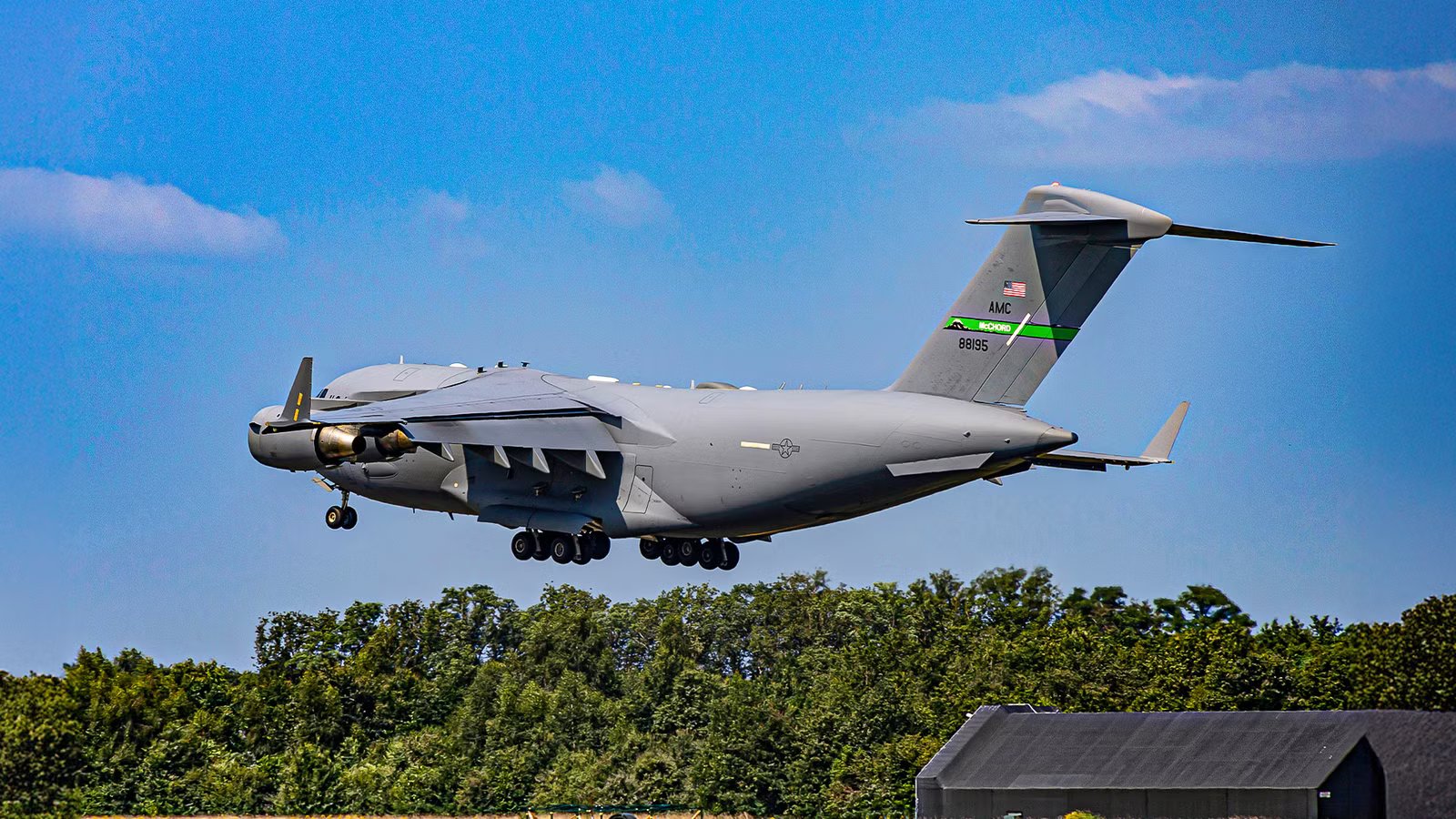 How The C-17 Globemaster Drops 25,000 Feet In 2 Minutes Using Inflight Reverse Thrust