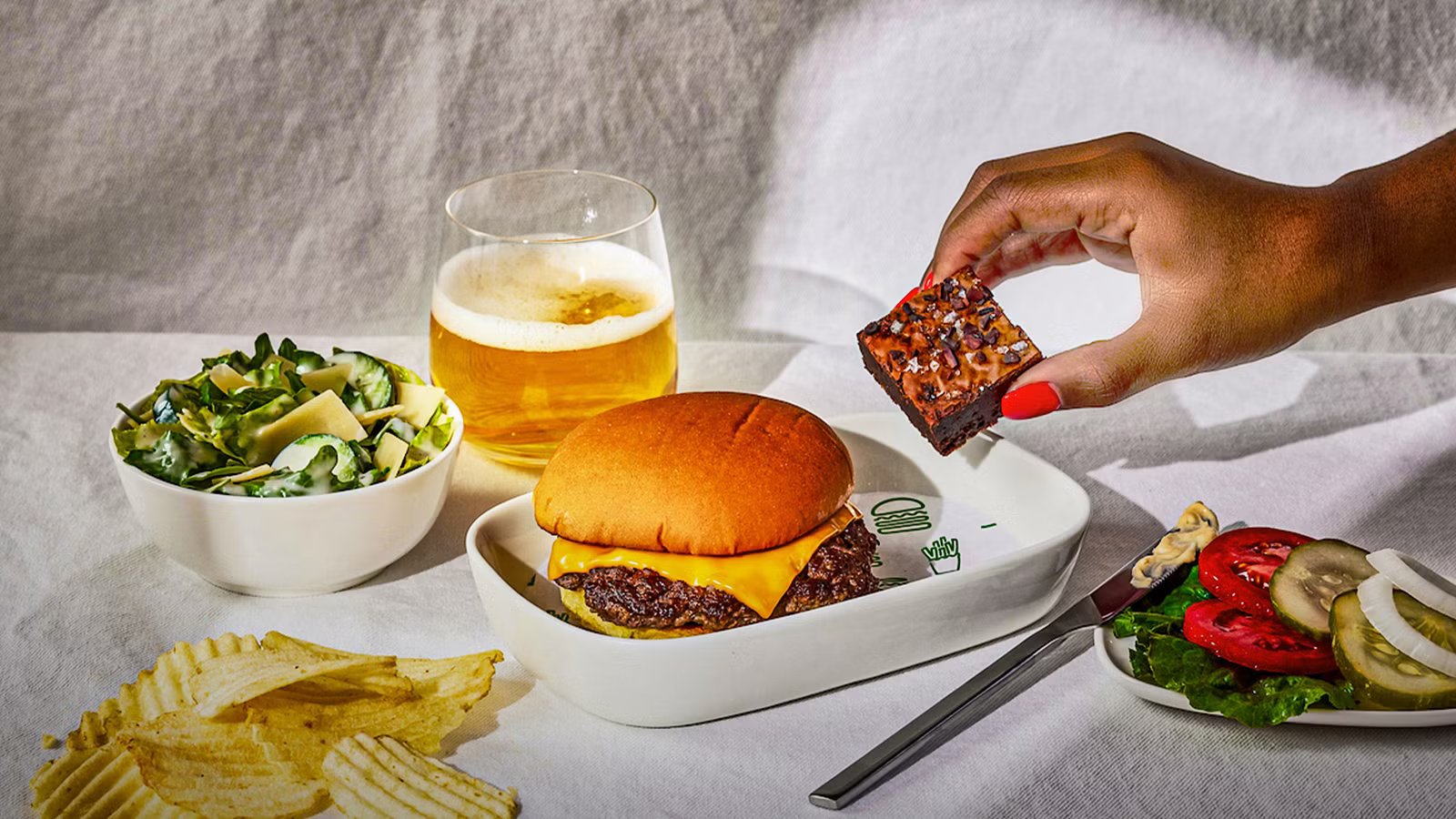 Why Delta Air Lines’ Decision To Cut Main Cabin Drinks & Snacks Is Actually Better For Flight Attendants