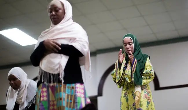 Regina mosque targeted by threats after broadcasting call to prayer – Regina
