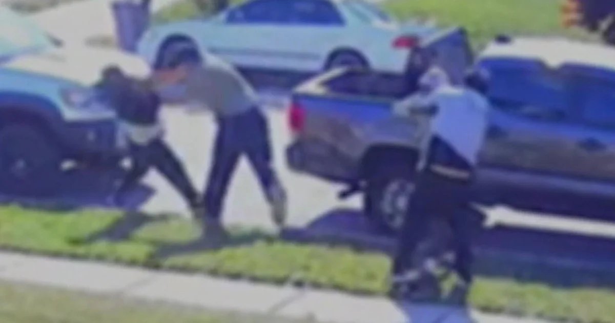 Marine veteran held at gunpoint fights off his attackers