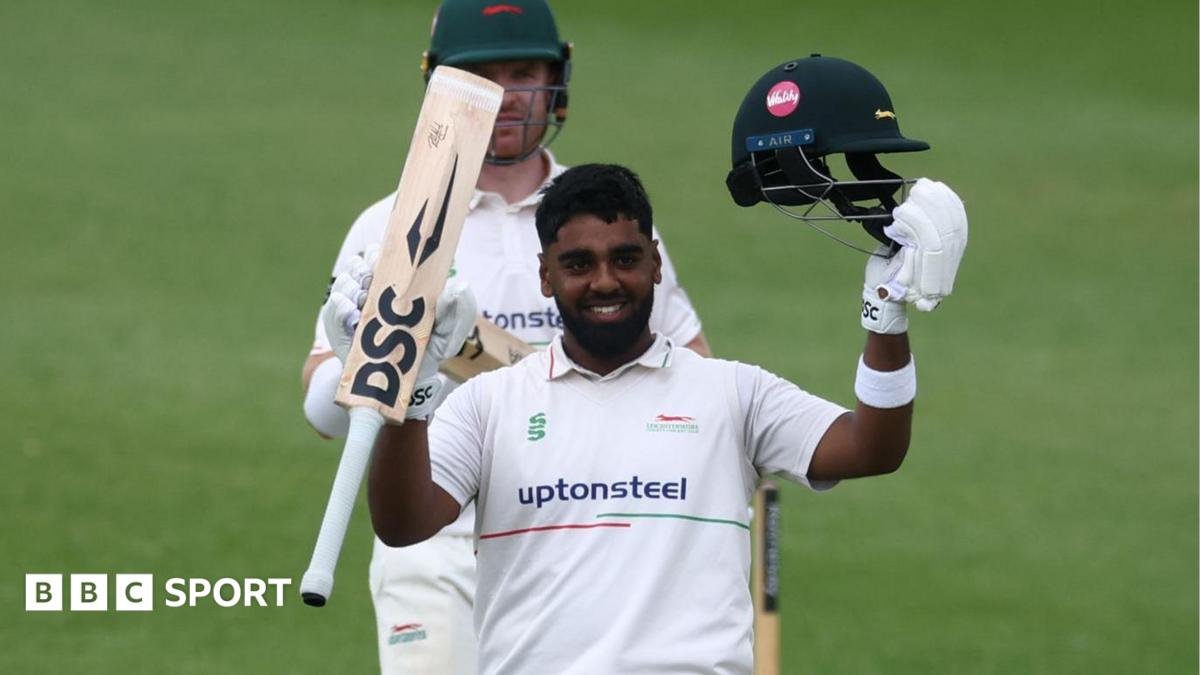 County Championship: Leicestershire in charge over Yorkshire