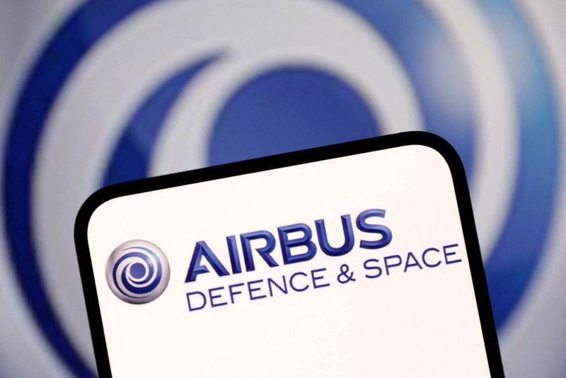 Analysis-Airbus leans towards Saab as Franco-German fighter unravels