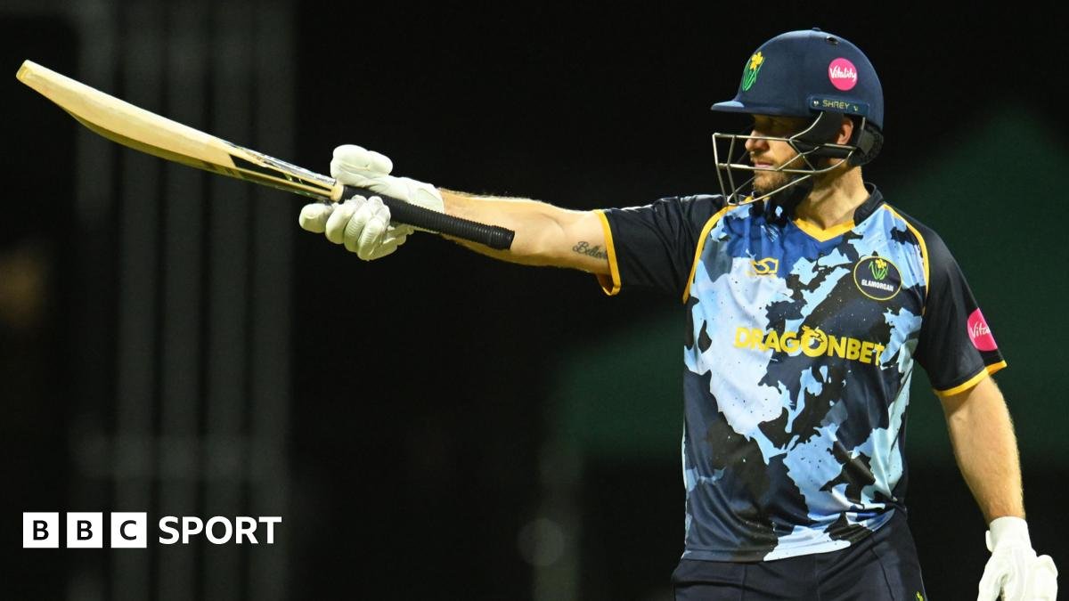 T20 Blast: Glamorgan beat Somerset with last-ball boundary