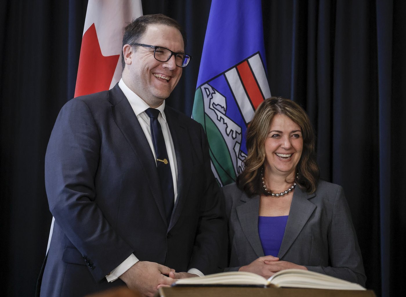 Alberta government expects $100 payouts to arrive within 2 weeks of applications