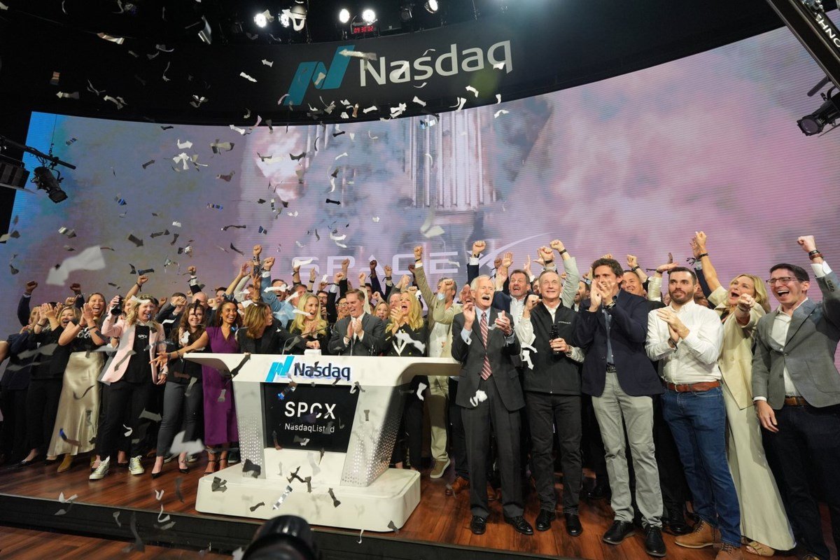 Canadian, U.S. markets rise while oil falls and SpaceX soars in Wall Street debut