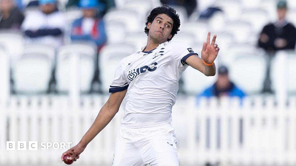 County Championship: Kent and Middlesex set for final day showdown