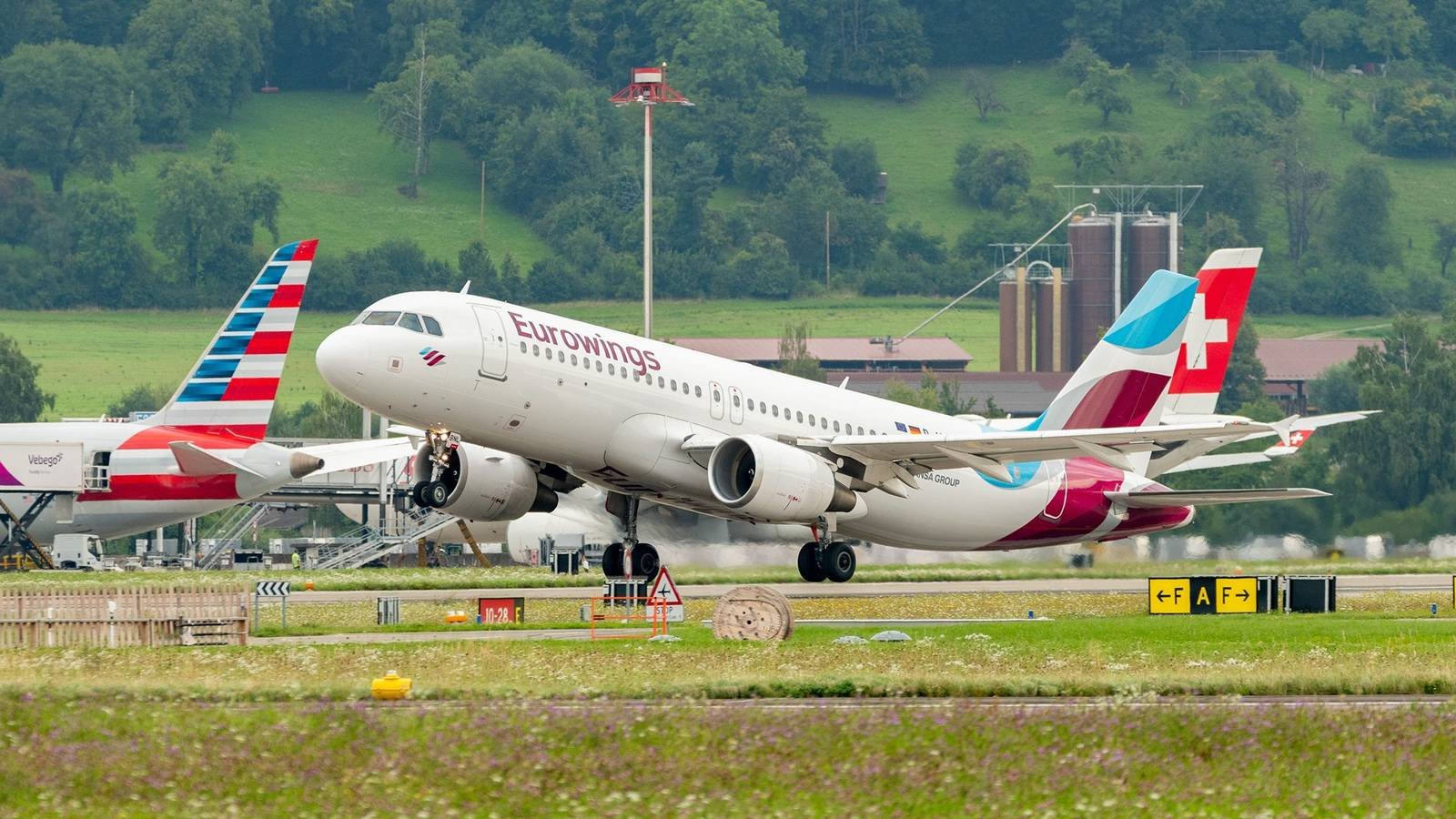 5 Hurt As Emirates A380 Wake Turbulence Hits Eurowings A320 Despite Safe Separation