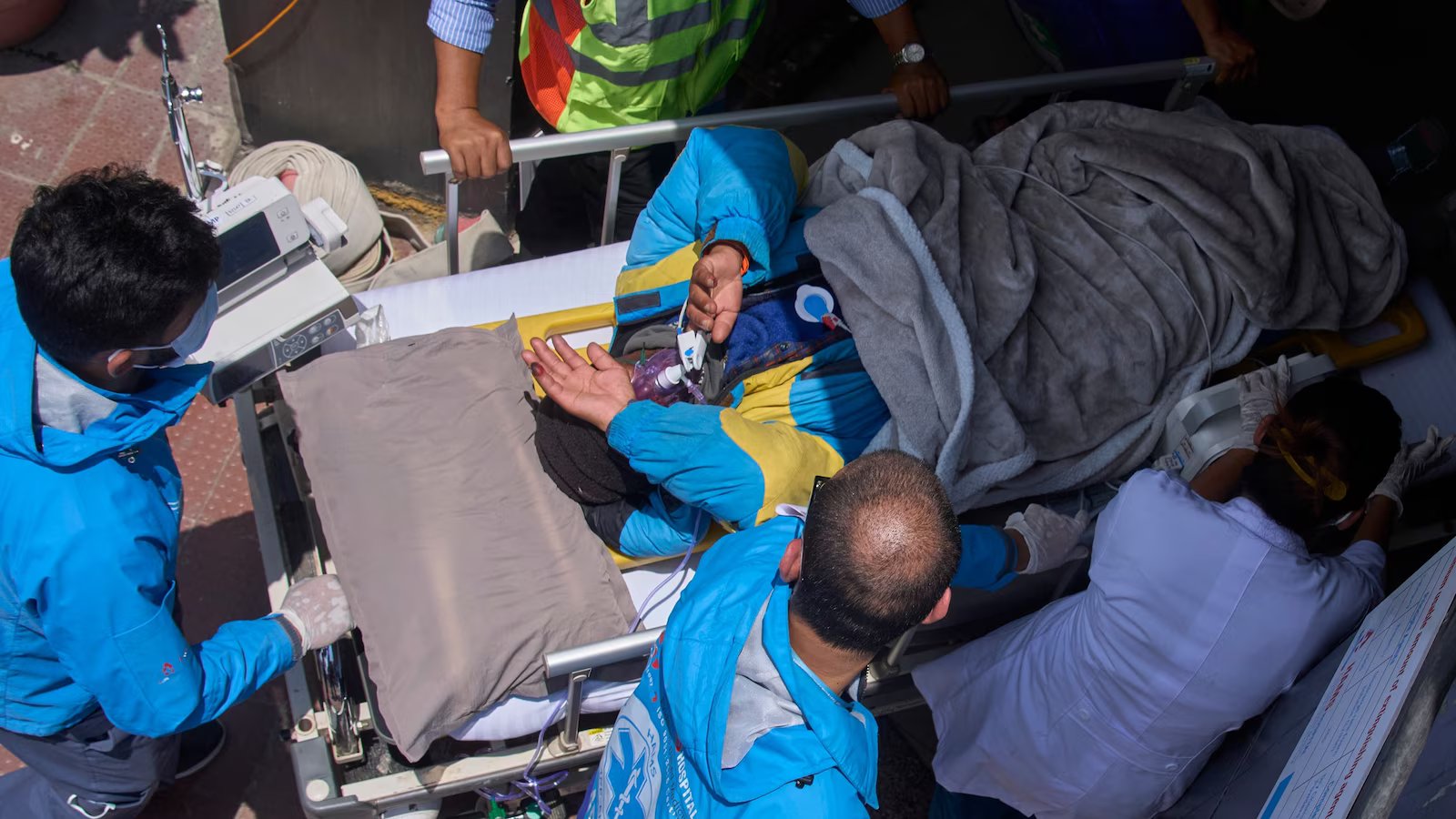 ‘Astonishing’: Sherpa missing for 6 days on Mount Everest found alive