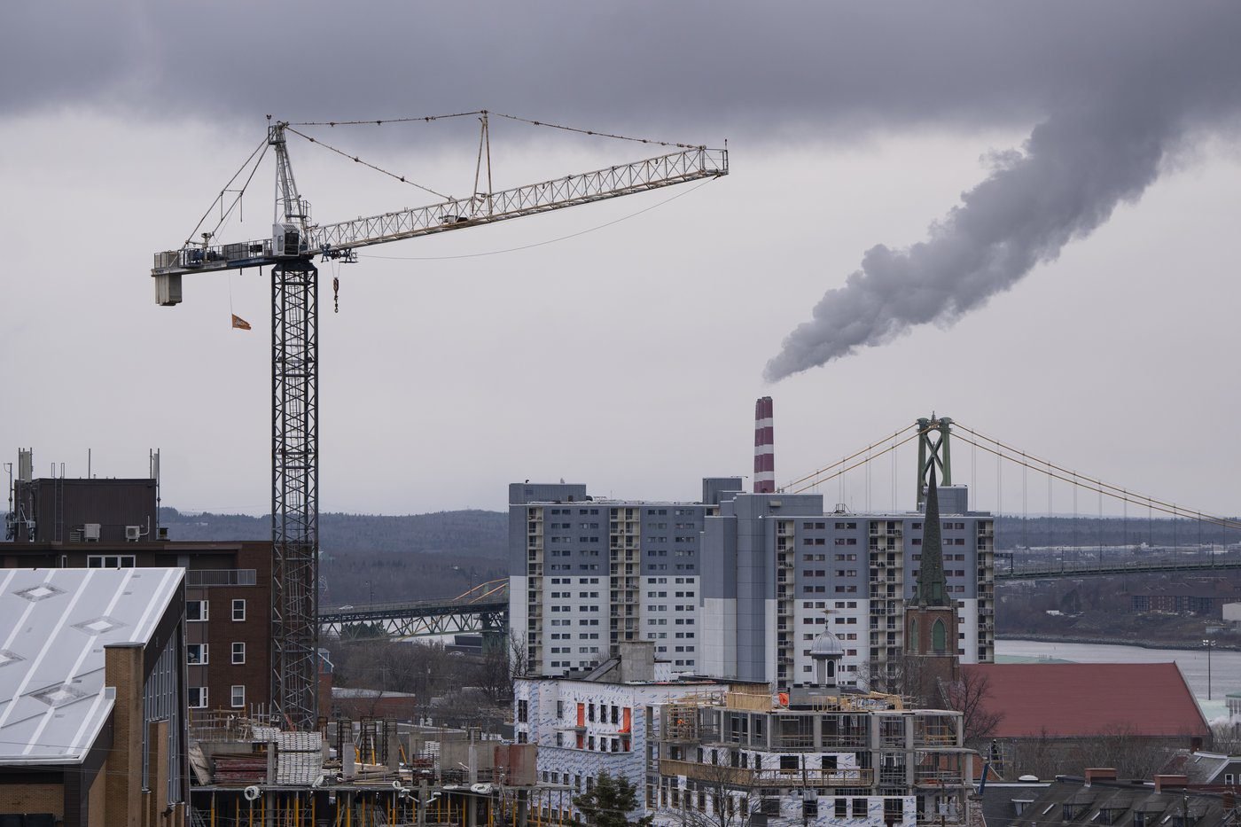 Halifax neighbourhood evacuation ends after unstable crane repaired overnight