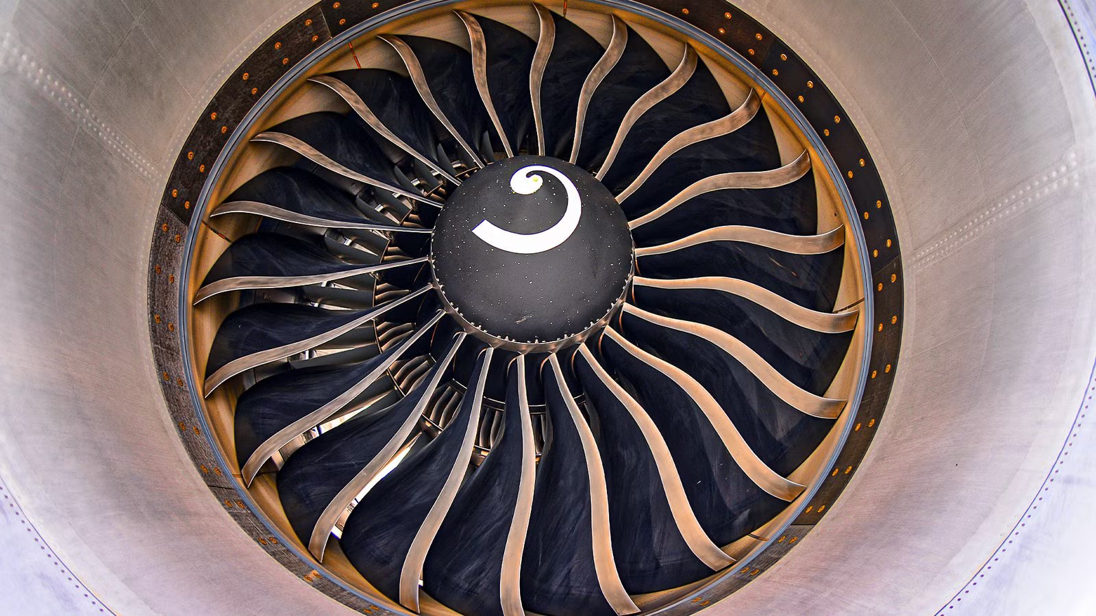 Here’s How Much Larger The GE90’s Fan Diameter Is Compared To The Rolls-Royce Trent XWB