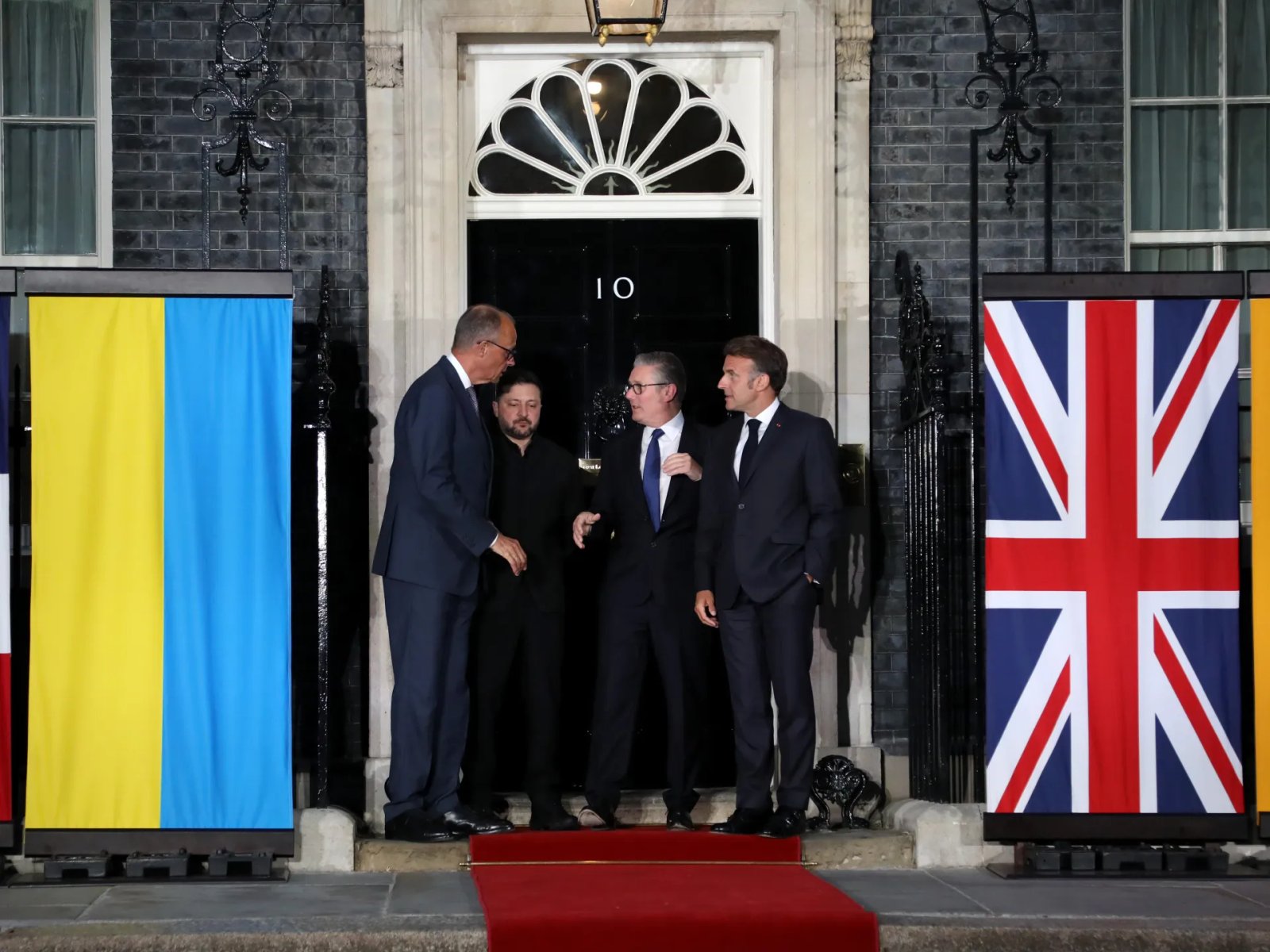 Ukraine, Russia trade fire as Zelenskyy allies back call for direct talks | Russia-Ukraine war News