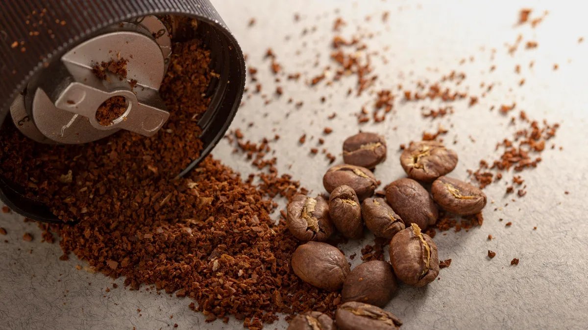 A Coffee Expert Explains Why Burr Grinders Are the Only Grinders Worth Buying