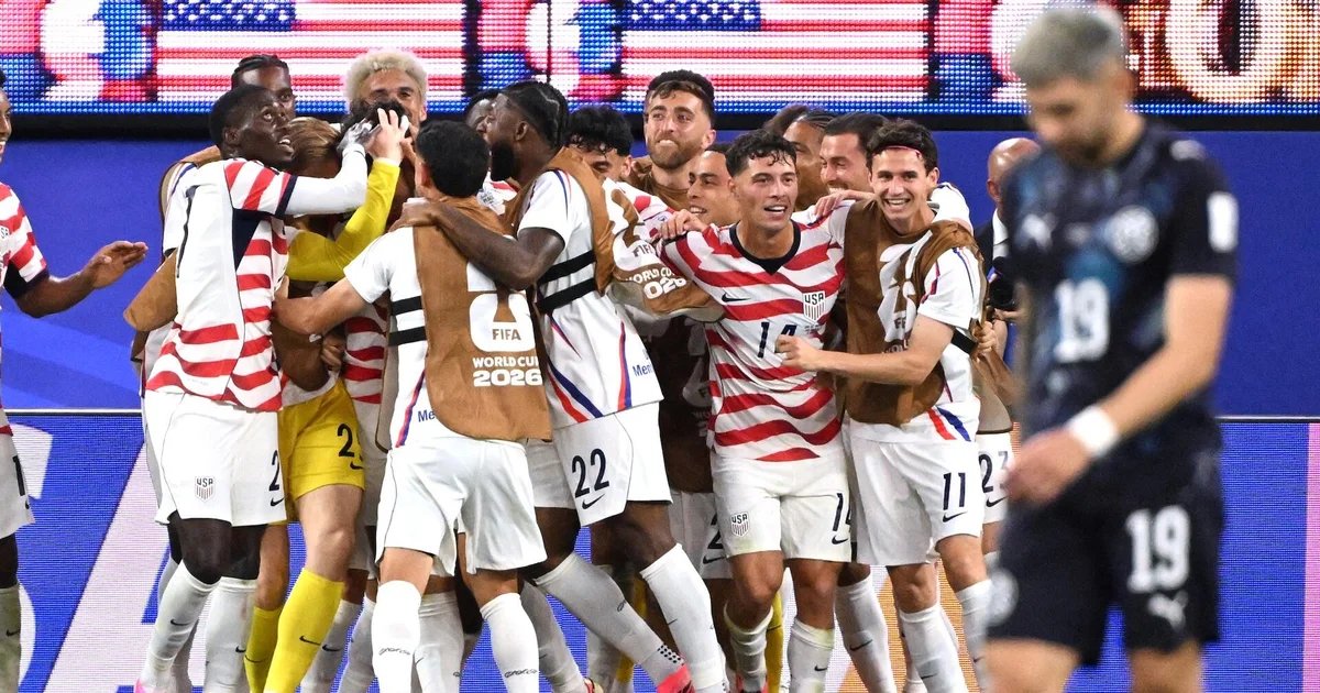 U.S. dominates Paraguay 4-1 in World Cup opener