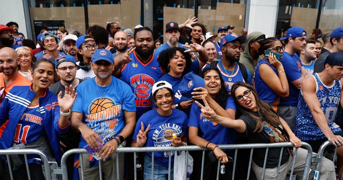 Live Updates: Knicks parade celebrates NBA Championship win in Manhattan