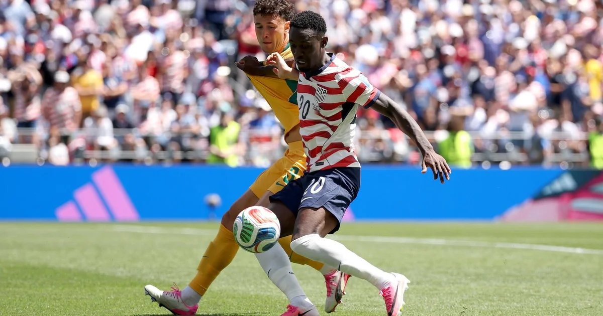 U.S. defeats Australia in World Cup, clinching spot in knockout round