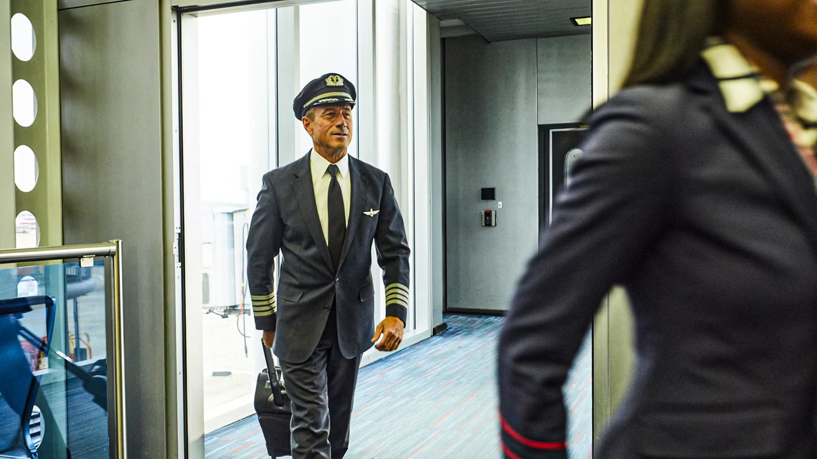Here’s Why US Airline Pilot Salaries Can Swing Over $100,000 Just By Changing Home Bases