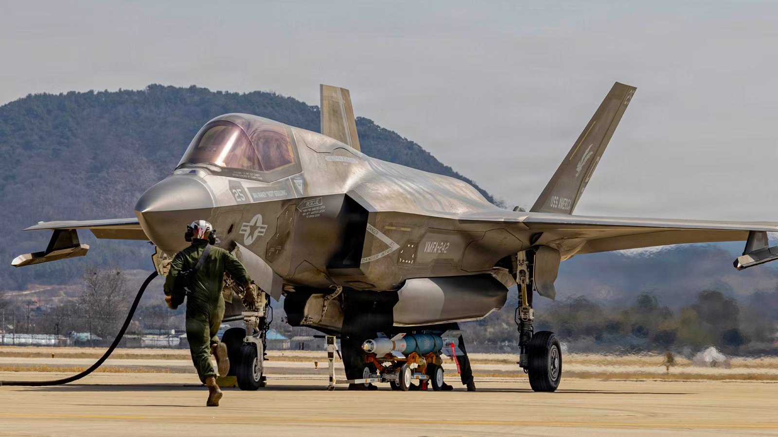 How Much Do F-35 Pilots Earn Compared To F-22 Pilots In 2026?