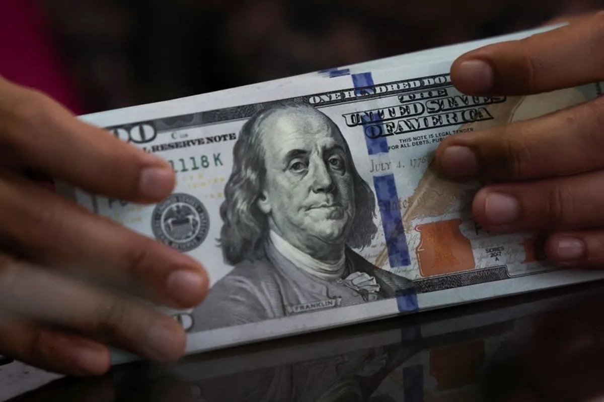 For first time, more central banks are set to shrink dollar holdings, survey finds