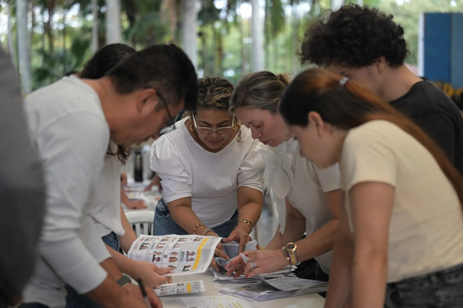 Tense election night in Colombia as country heads to presidential runoff | Elections