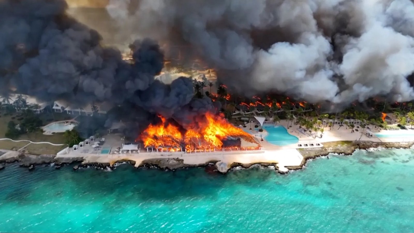 Inferno rips through Dominican Republic beach resort | Newsfeed