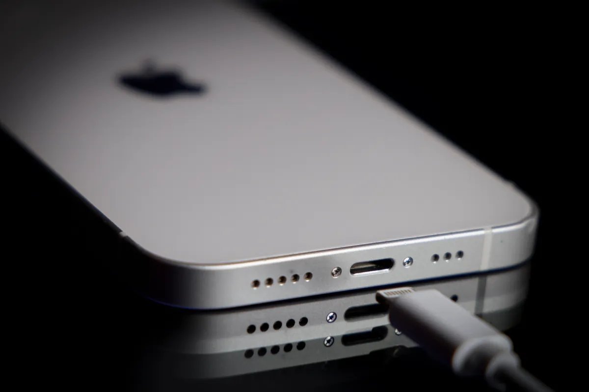 A new unpatchable flaw in Apple chips opens the door to an iPhone jailbreak 