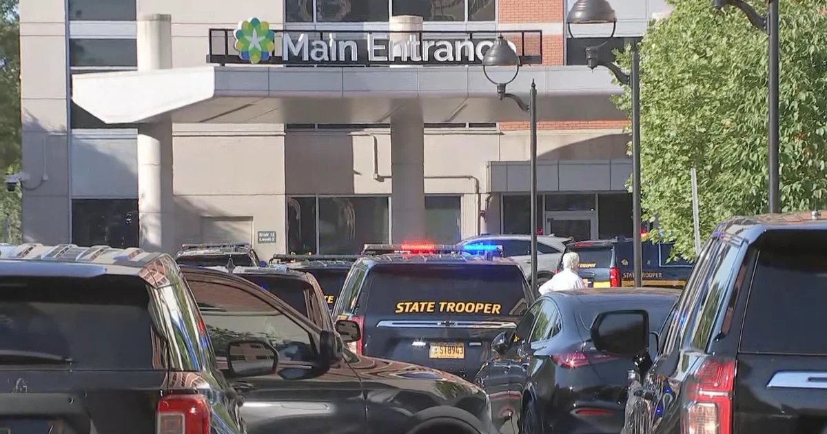 Suspect at large after shooting at Wilmington Hospital in Delaware leaves 1 dead, 1 injured, police say