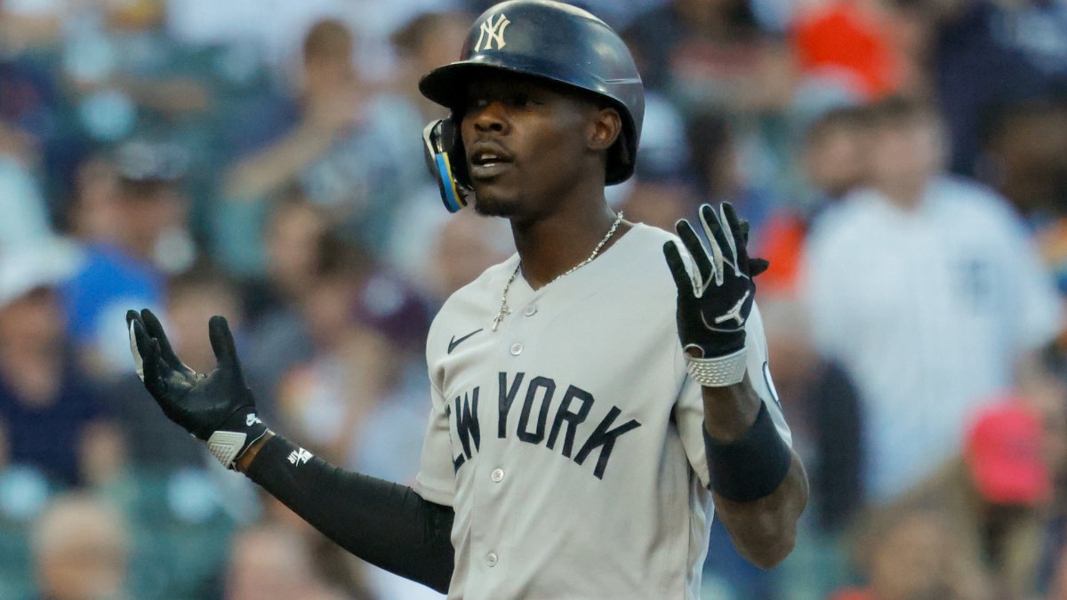 Yankees’ Jazz Chisholm celebrates with lollipops after go-ahead home run vs. Tigers