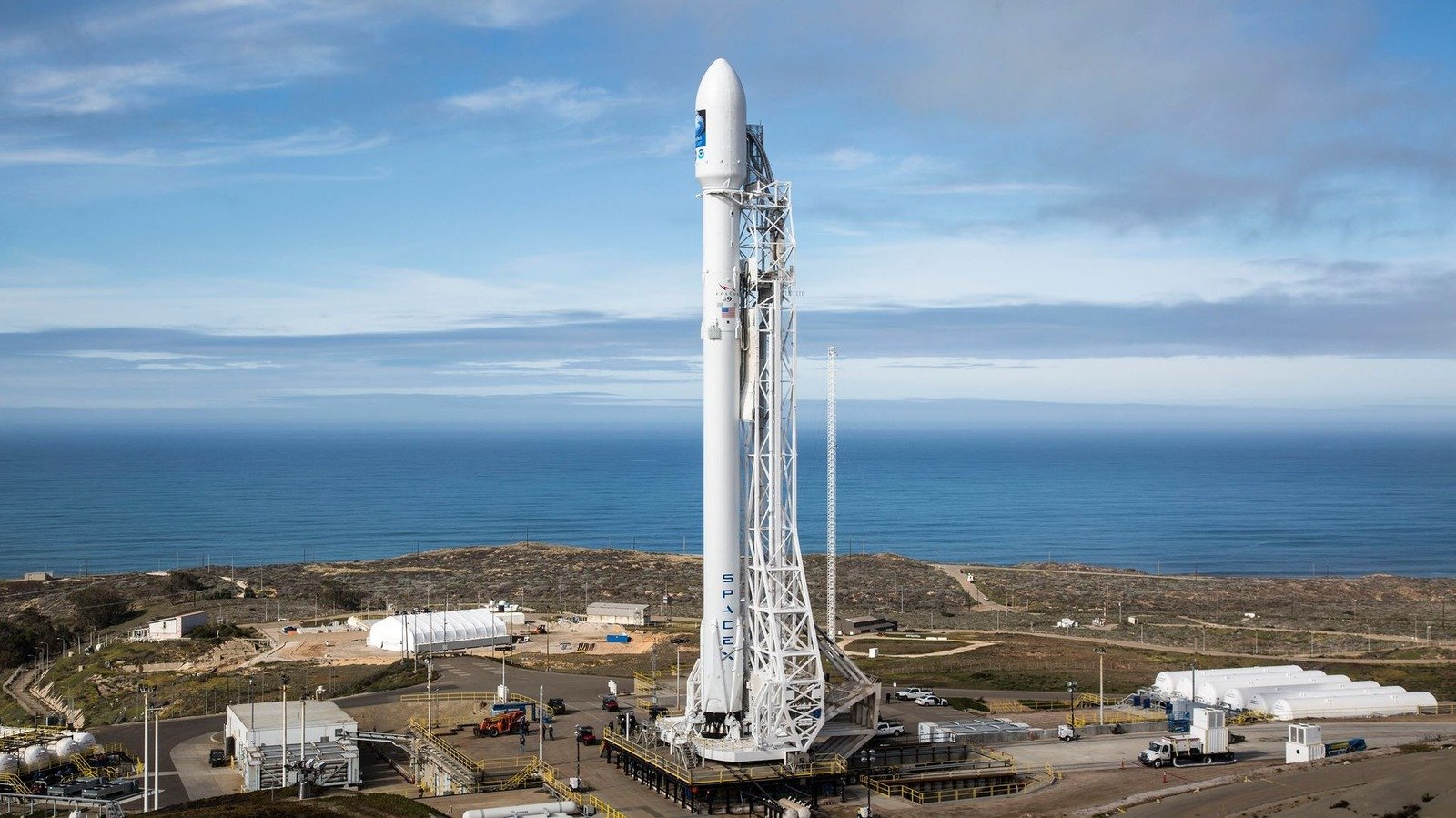 Engadget Podcast: Making Sense Of SpaceX’s Messy IPO (And Its Messier CEO)