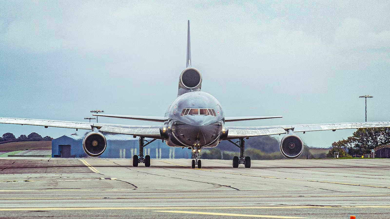 The Forgotten Lockheed Trijet That Quietly Opened Long-Haul Routes Before Twins Were Ready