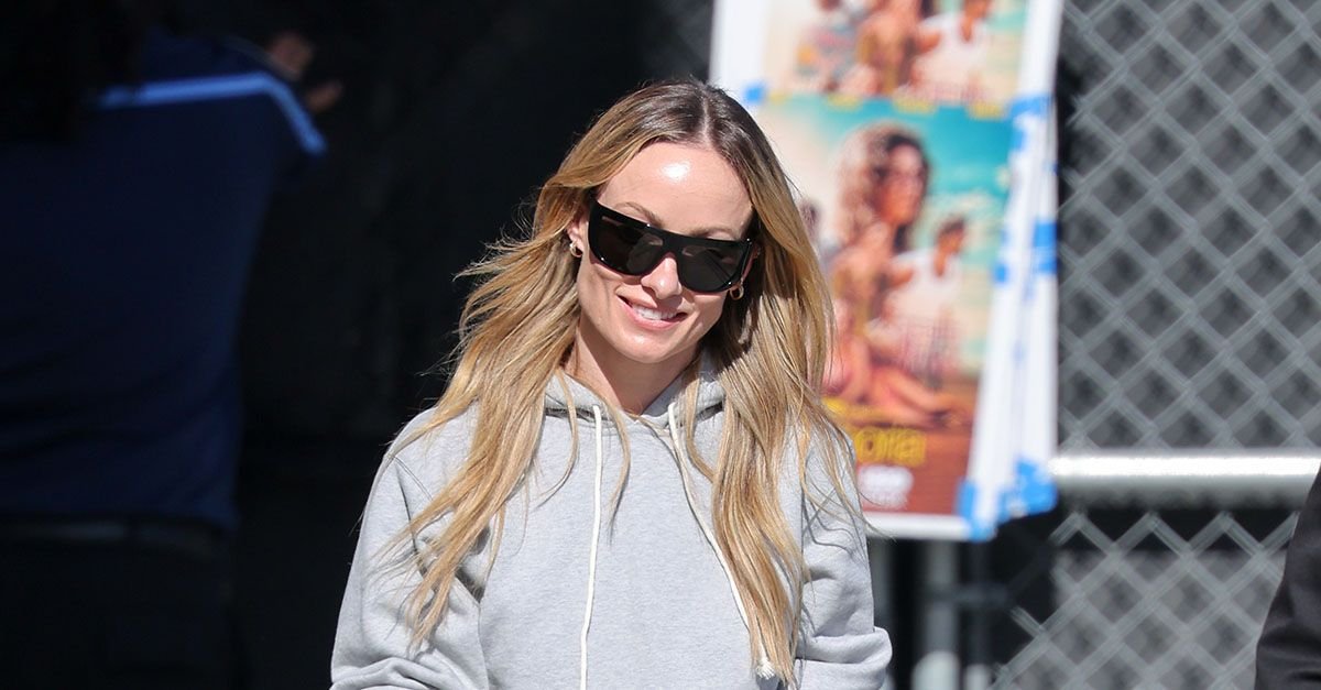 Olivia Wilde Knows How to Make This Basic Look More Elegant