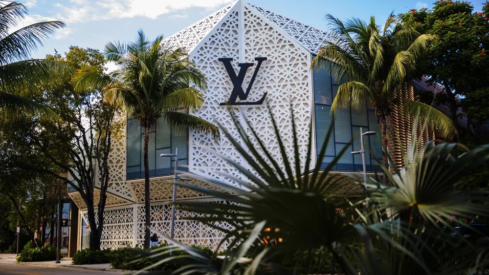 European Luxury Stocks Rise as U.S.-Iran Deal Reopens Key Waterway