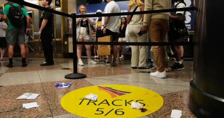 6 hurt in stabbings at New York’s Penn Station, suspect in custody – National