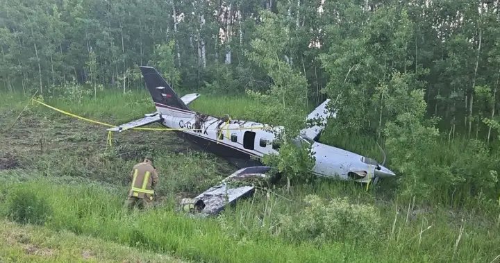 Plane makes emergency landing on Manitoba highway: RCMP – Winnipeg