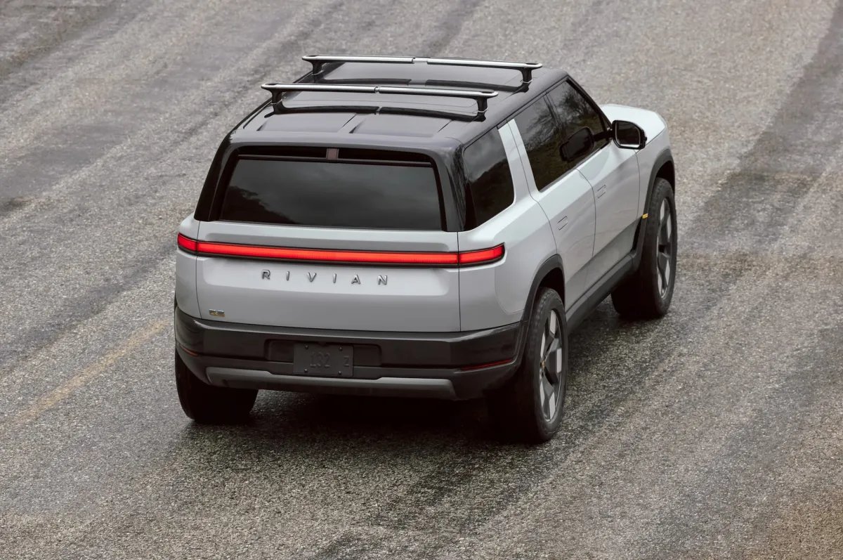 Rivian cuts hundreds of workers after R2 deliveries start